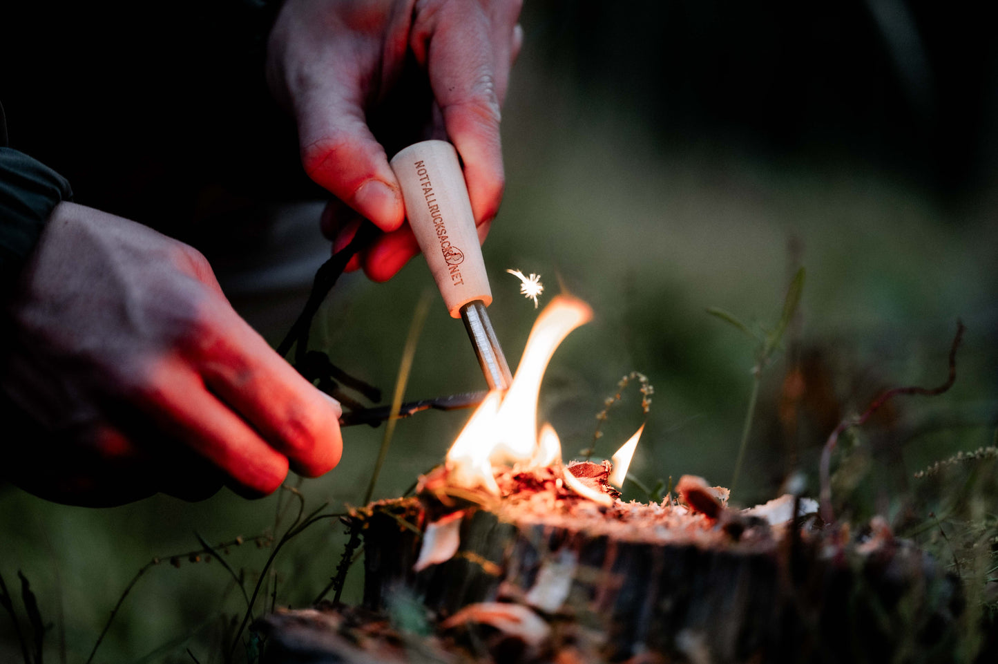 Premium firesteel - magnesiumstav med nödarmband