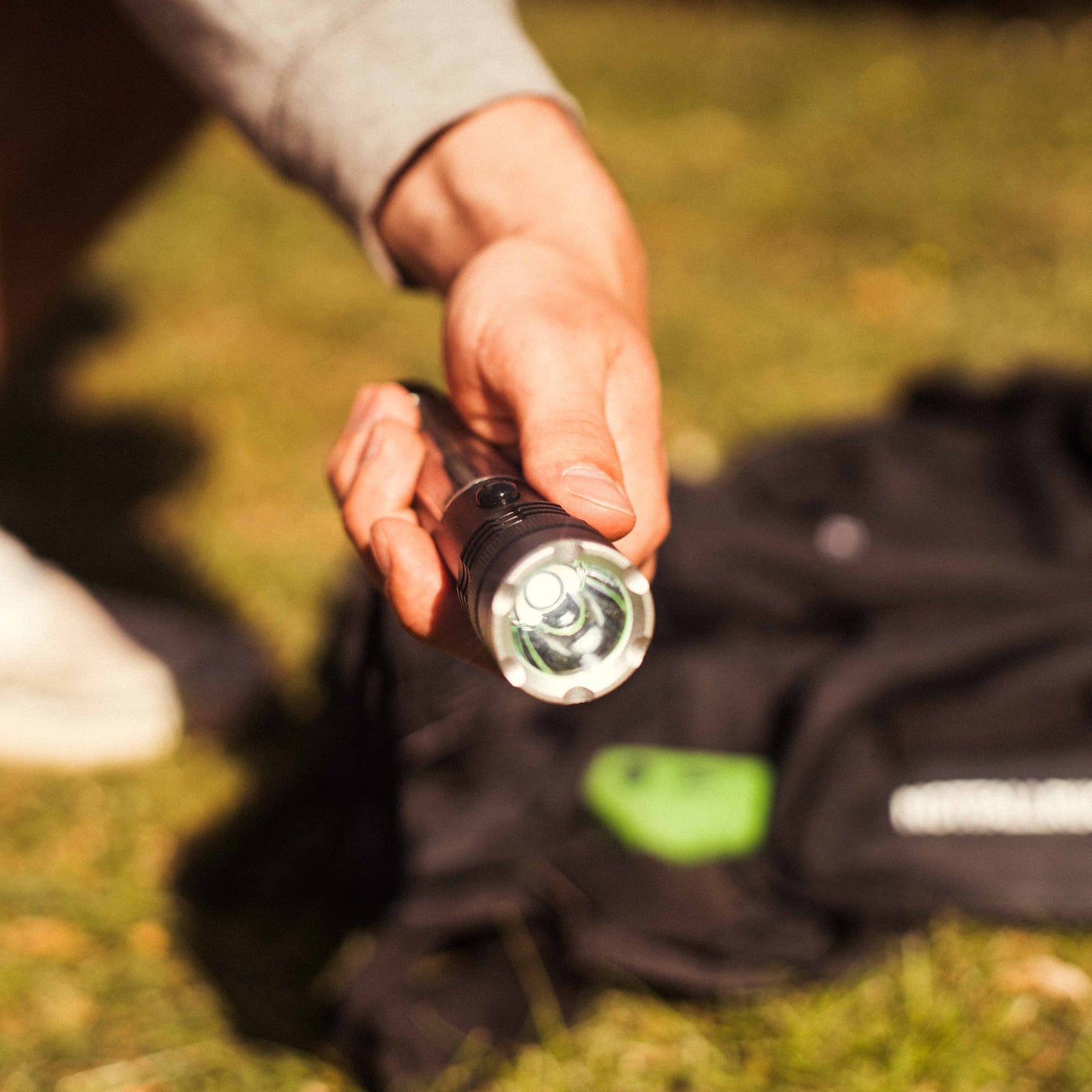 Premium solcellslampa 600 lumen - Lyser upp genom att ladda solen - Solcellsdriven